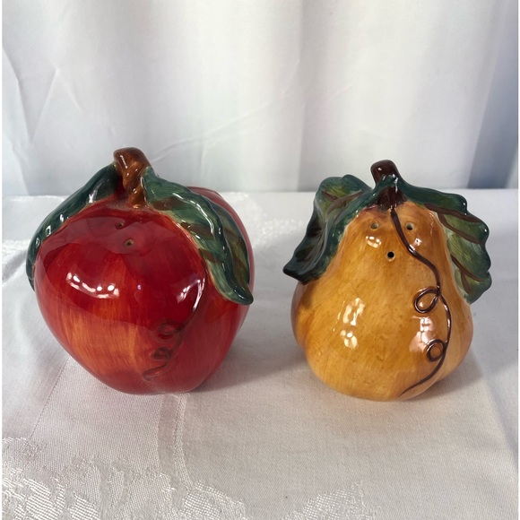 NWOT Gorgeous Lg Apple & Pear Ceramic Salt & Pepper Shaker Set. CLEAN & EXC COND - Picture 4 of 7